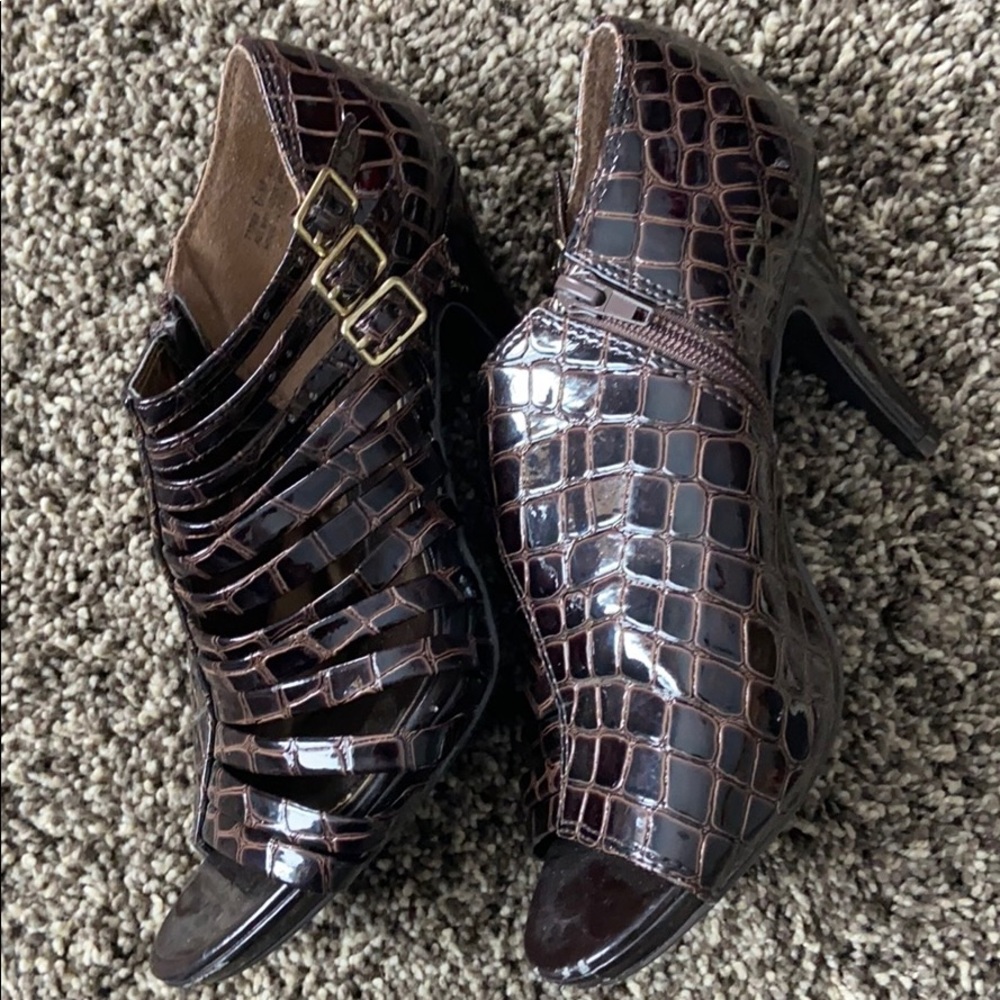 Heels - Picture 2 of 3